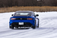 「ブリザックVRX3」のおかげで普通に走るのは問題ないが、やはり4WD車とはちがって上手に曲がるのは難しい。アンチスピンデバイスをカットしないといくらアクセルを踏んでもパワーが絞られてしまう。