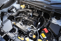 新開発の2.5リッター水平対向4気筒エンジン。184psの最高出力と239Nmの最大トルクを発生する。