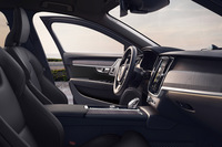 ボルボが「V90／V90クロスカントリー」に48Vマイルドハイブリッド搭載車を設定の画像