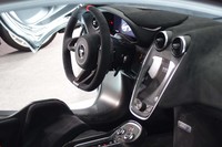「マクラーレン620R」のコックピット周辺部。