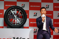 「ブリザックWZ-1」の性能には本当に驚かされたという佐藤琢磨さん。「ひとことで言うなら、とにかく扱いやすくて安心して乗れるタイヤです」と語る。