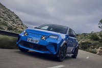 ホットハッチ版の「アルピーヌA290」も同時に受賞。全長が4m足らずとコンパクトなところも魅力。