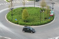 俯瞰（ふかん）すればロータリーだが、運転者の視点では即座にそれと判断できないときがある。