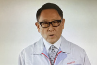 ビデオメッセージで登場したトヨタ自動車の豊田章男社長は、新型「アクア」を初めて運転したときに「いい感じ。非常にいい感じ」という言葉が自然と口を突いたとコメントした。