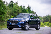 3リッター直6ディーゼルエンジンに48Vのマイルドハイブリッドシステムを組み合わせた「BMW X5」は、2021年2月24日に日本導入が開始された。
