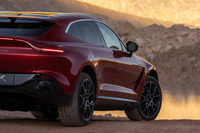 アストンマーティンがニューモデル「DBX」を発表　106年の歴史の中で初のSUVの画像