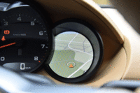 メーターパネルの右端は、液晶のマルチインフォメーションディスプレイになっている。タイヤ空気圧や燃費などの車両情報のほか、カーナビのマップも表示できる。（写真をクリックすると表示バリエーションが見られます）