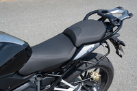 インディアン・スカウト ローグ（6MT）／トライアンフ・ロケット3 GT（6MT）／BMW R1250RS（6MT）【試乗記】の画像