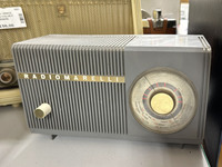 ラジオマレリの「RD299」真空管式ラジオ。ジャンク品で45ユーロ（約7000円）。