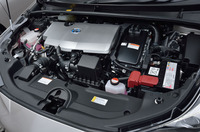 パワーユニットは、1.8リッター直4ガソリンエンジンをベースとするハイブリッドユニット。モーターやパワーコントロールユニットは、これまでよりも小型・軽量化されている。