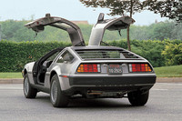 「デロリアンDMC-12」のリアビュー。トリノの仮ナンバー（PROVA）が付いている。(写真＝ITALDESIGN-GIUGIARO）