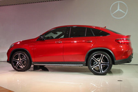 クーペとSUVのスタイリングを融合させたというサイドビュー。低いルーフラインと高いベルトラインが、デザイン上のこだわり。