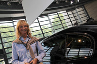 丁寧に解説してくださったBMWグループのゴッツヒャルクさん。