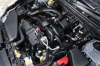 173psを発生する新開発の2.5リッターNAエンジン。アイドリングストップ機構が標準装備され、「2.5i EyeSight Sパッケージ」のJC08モード燃費は12.4km/リッターとなる。