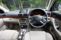 トヨタ・アベンシスセダンQi（FF/5AT）／ワゴンXi（FF/4AT）【短評（前編）】の画像