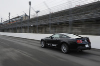 前後サスペンションには専用のチューンが施される。また最終減速比がノーマルより低く設定され、加速性能が向上している。