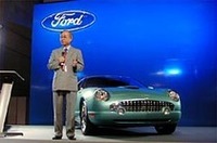 
	ニューサンダーバードとフォードジャパン代表取締役 岩國頴ニ氏
	 