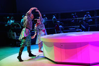 日本館のクライマックスである「LIVE PERFORMANCE THEATER」で。