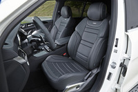 「メルセデスAMG GLS63 4MATIC」の前席は、同車専用の「AMGスポーツシート」。ベンチレーション機能も備わる。