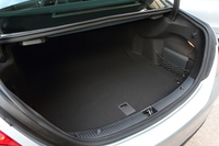 トランクルームの容量は480リッターと、現行モデルより40リッターほど広くなっている。
    