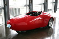 駆動輪は1輪。インホイールモーターで駆動する。