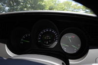 メーター類のグリーンの針がレトロな雰囲気を演出している。