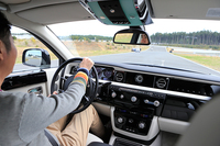 ロールス・ロイスの2台はサーキット走行禁止だったが、一部分は撮影用に解放されていた。