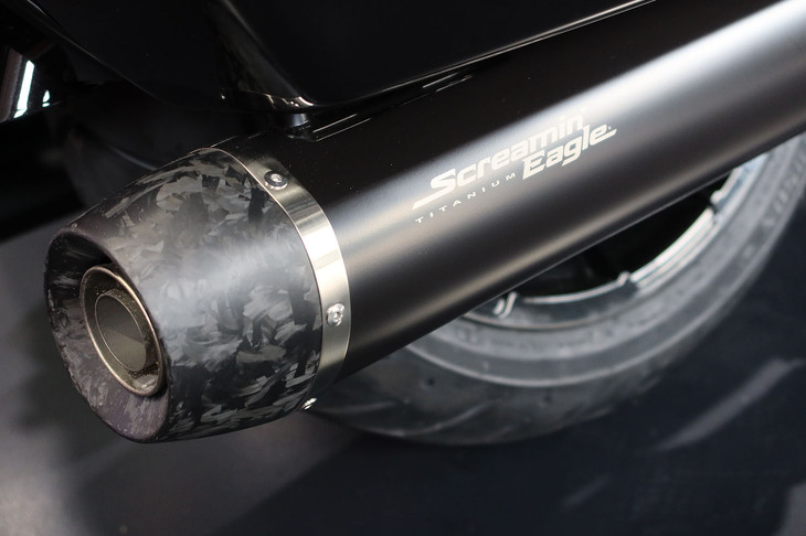 ハーレーダビッドソンCVOロードグライドST