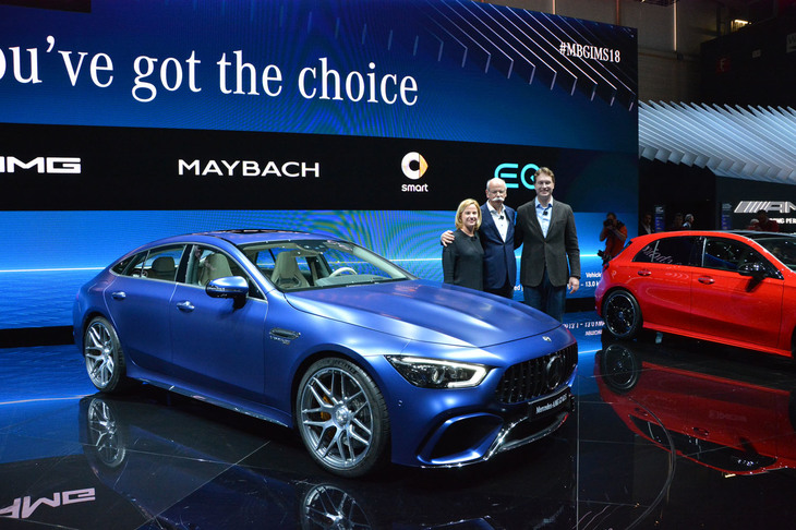 「メルセデスAMG GT 4ドアクーペ」