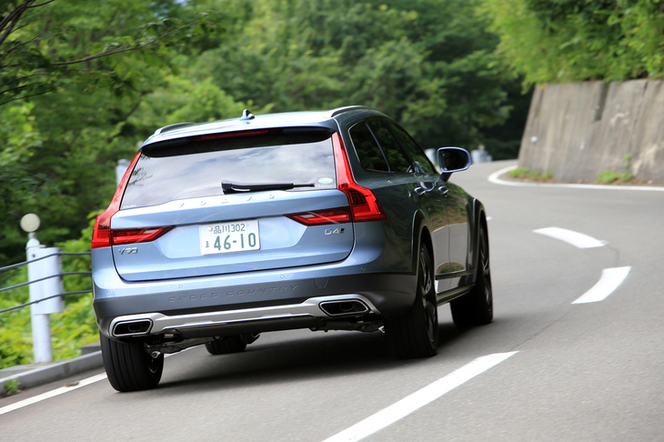 今回は、高速道路を中心に約150kmの道のりを試乗。燃費は満タン法で10.3km/リッター、車載の燃費計で11.3km/リッターを記録した。