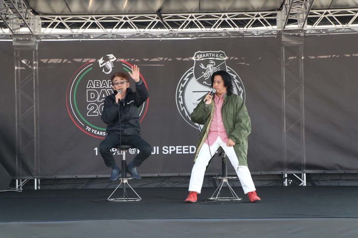 Aパドックに設置されたメインステージでは、アバルトにまつわるゲストを招いたトークショーを開催。イタフラ車大好きなモータージャーナリスト嶋田智之さんとチンクエチェント博物館の深津浩之館長によるディープなアバルトトークは、まさにアバルトファン必見の内容だった。