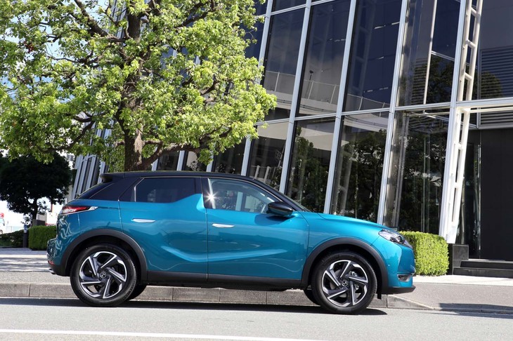 ボディーサイズは全長×全幅×全高＝4120×1790×1550mmで、
	ホイールベースは2560mm。Bセグメントモデルの中ではフットプリントが小さめ。