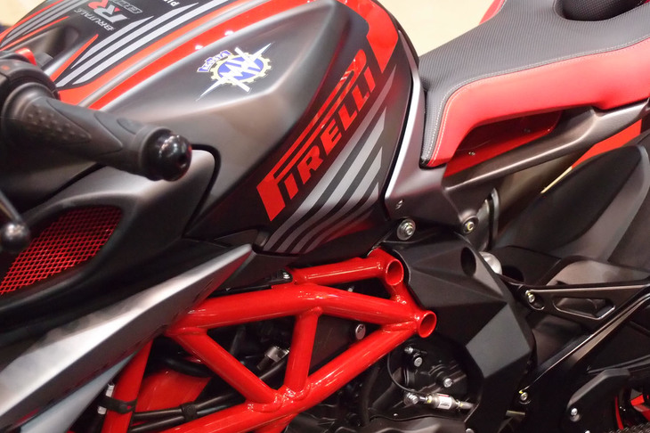 MVアグスタ・ブルターレ800RR ピレリ