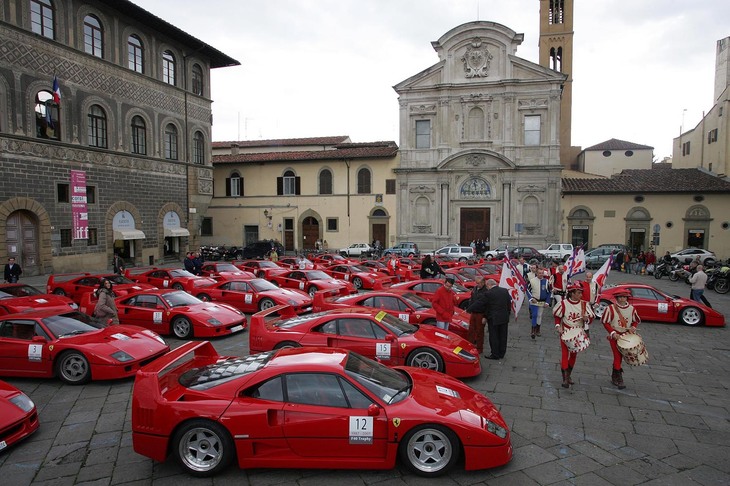 フェラーリの創設40周年を記念する“スペチアーレ”モデル「F40」。1987年のデビュー時は4000万円台の価格が提示されたものの、バブル経済期とあって2億円以上で取引された。クラシックカーブームのいま、同じような高値が付いている。