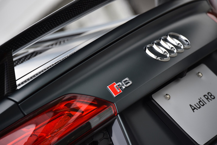 アウディR8 V10プラス クーペ 5.2 FSIクワトロ