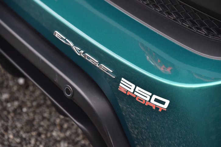 軽い車体に過給機付き3.5リッターV6エンジンを搭載したロータスの「エキシージ」シリーズ。改良モデルの「エキシージ スポーツ350」は、2016年8月に日本に導入された。