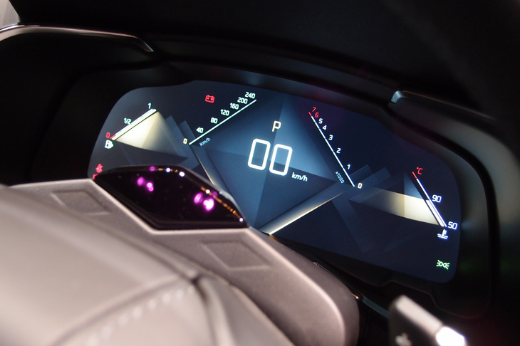 メーターパネルは12.3インチの液晶タイプ。