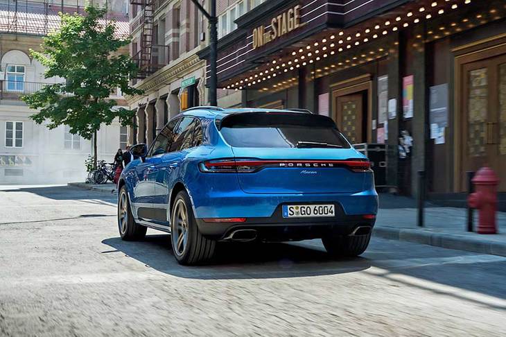 リアガーニッシュ一体式となる、新しい意匠のテールライトを採用。