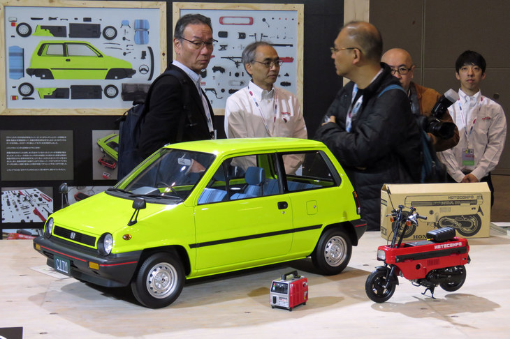 「ホンダ・シティ」と「モトコンポ」「デンタEM400」の4分の1スケールモデル。