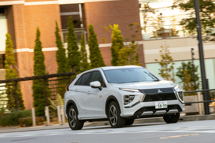 搭載されるバッテリーの容量は13.8kWh（一充電消費電力量は12.29kWh）。EV走行距離は57.3kmとされている（WLTCモード）。