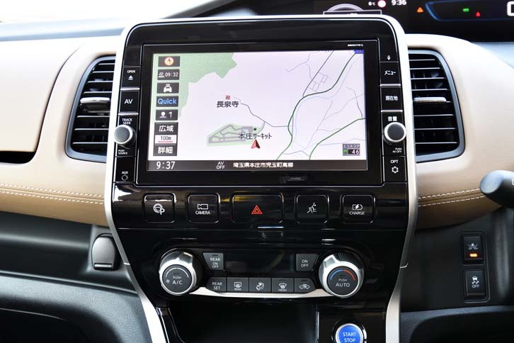 「マナーモード」と「チャージモード」の操作スイッチは、ナビ画面の右下に並んで備わっている。