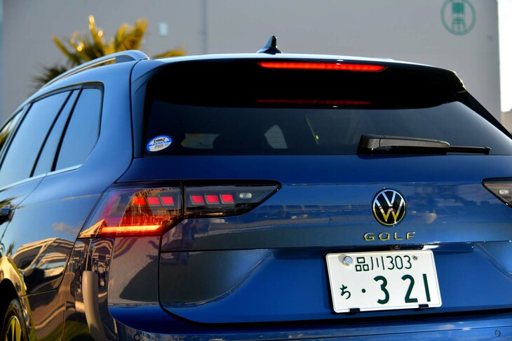 ボディーカラーには試乗車の「アネモネブルーメタリック」を含め、全9色が用意されている。