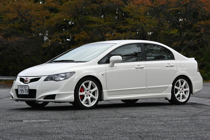 ホンダアクセスが初めて実効空力を提唱した、「シビック タイプR（FD2）」のエアロパーツ装着車（2008年）。