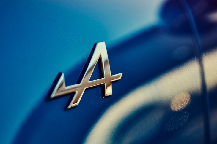 「ルノースポール スピダー」のような特殊な例を除くと、「アルピーヌA110」はルノーにとって「A610」以来、実に22年ぶりの量販スポーツカーとなる。