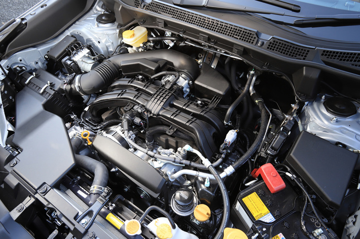 新開発の2.5リッター水平対向4気筒エンジン。184psの最高出力と239Nmの最大トルクを発生する。