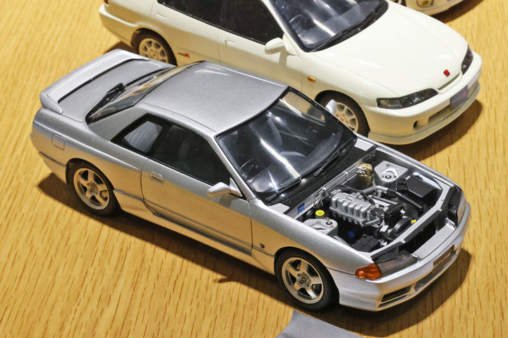 1/24「日産スカイライン クーペ2000GTS-4」（R32）。こんなキットあったっけ？　と思いきや、ボディーはアオシマの、シャシーはタミヤのそれぞれ「スカイラインGT-R」（BNR32）のキットをベースにモディファイしているとのこと。