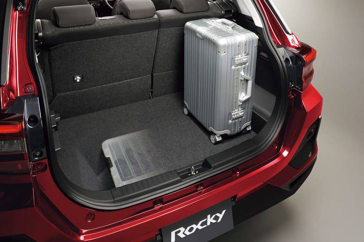 ラゲッジルームの容量は369リッター。