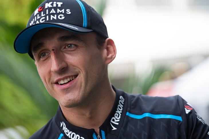 ロバート・クビサ（写真）が今季限りでウィリアムズを去ることが発表された。ドイツGPの10位入賞でチーム唯一のポイント1点を獲得していたクビサだったが、なかなかテールエンダーから抜け出せなかったばかりか、ひとまわり若いルーキーのラッセルと比べ遅さは否めなかった。しかし、2011年のラリー参戦中の大事故からリハビリに取り組んでの現役復活、トップカテゴリーのF1への8年ぶりのカムバックは称賛に値するといっていい。事故前はワールドチャンピオン候補にも名が挙がっていた34歳のポーランド人ドライバー。来季の活動は未発表ながら、DTM（ドイツツーリングカー選手権）への参戦などがうわさされている。（Photo=Williams）