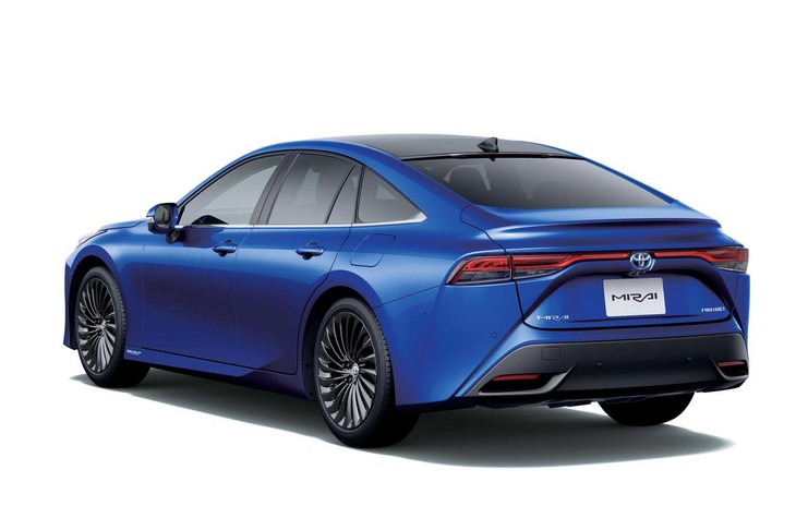 こちらは「トヨタ・ミライ」。ルーフラインなどがそっくりだ。