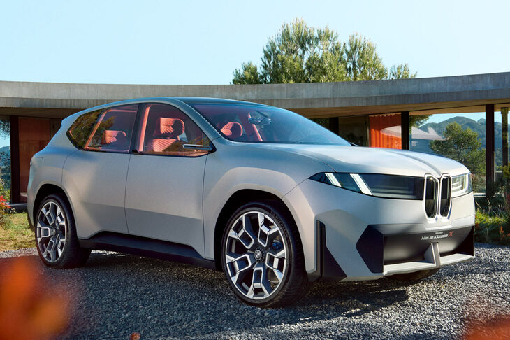 ショーカーの「ビジョン ノイエクラッセX」では、ドアパネルのかなり下のほうに面のピークが来ていたが……。